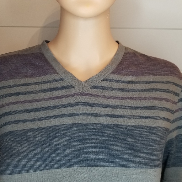 Perry Ellis | V-Neck Shirt - Picture 3 of 6